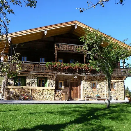 Noba Hof مزرعة للإقامة *