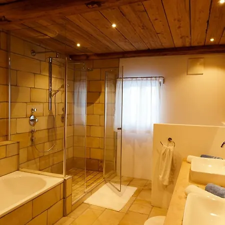 Noba Hof مزرعة للإقامة *